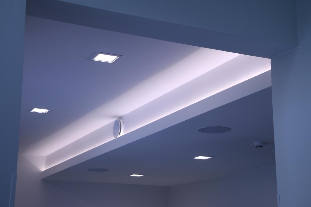 Green wallpaper with a white square in the middle with the text "LED STORE" to highlight environmentally friendly lighting solutions.