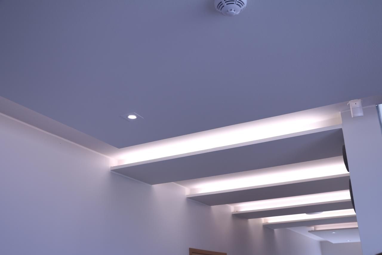 LED STORE logo on a green background: a white square and bold text increase the visibility of the energy-efficient lighting brand.