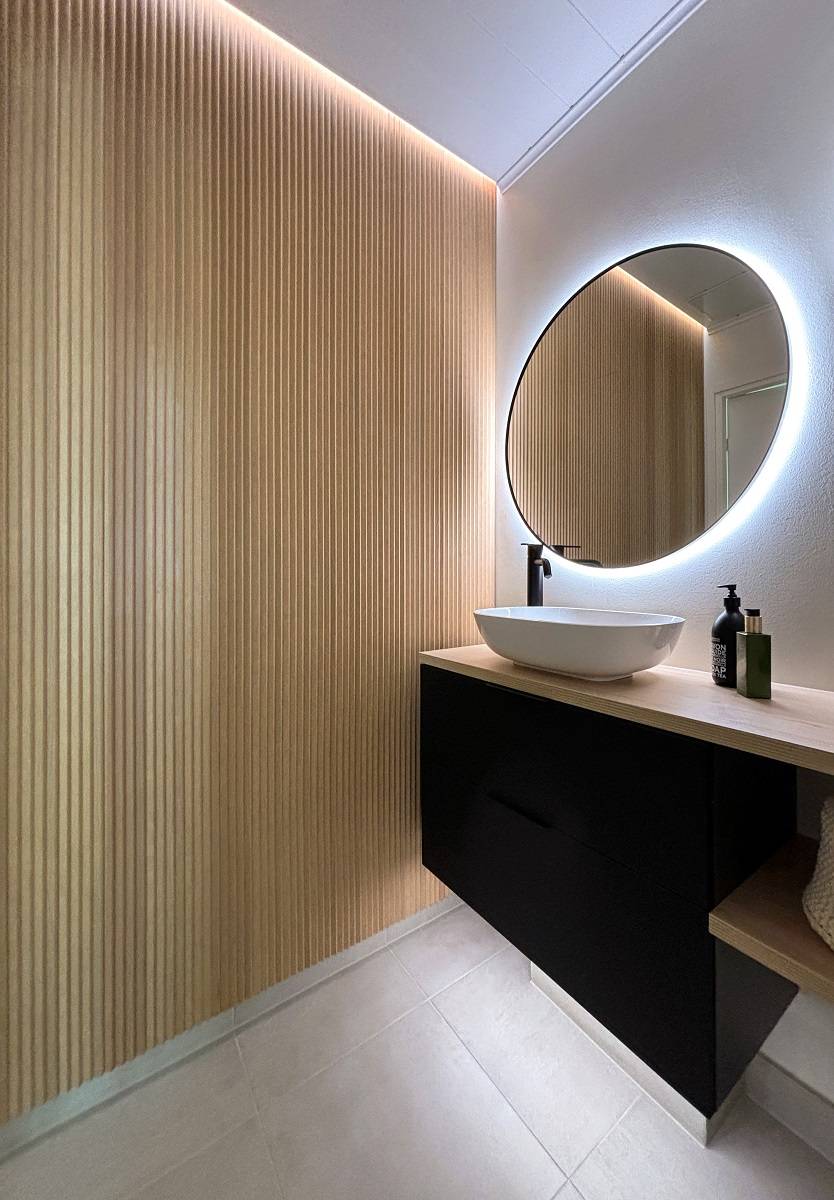 Led strip lighting with three height levels in the toilet