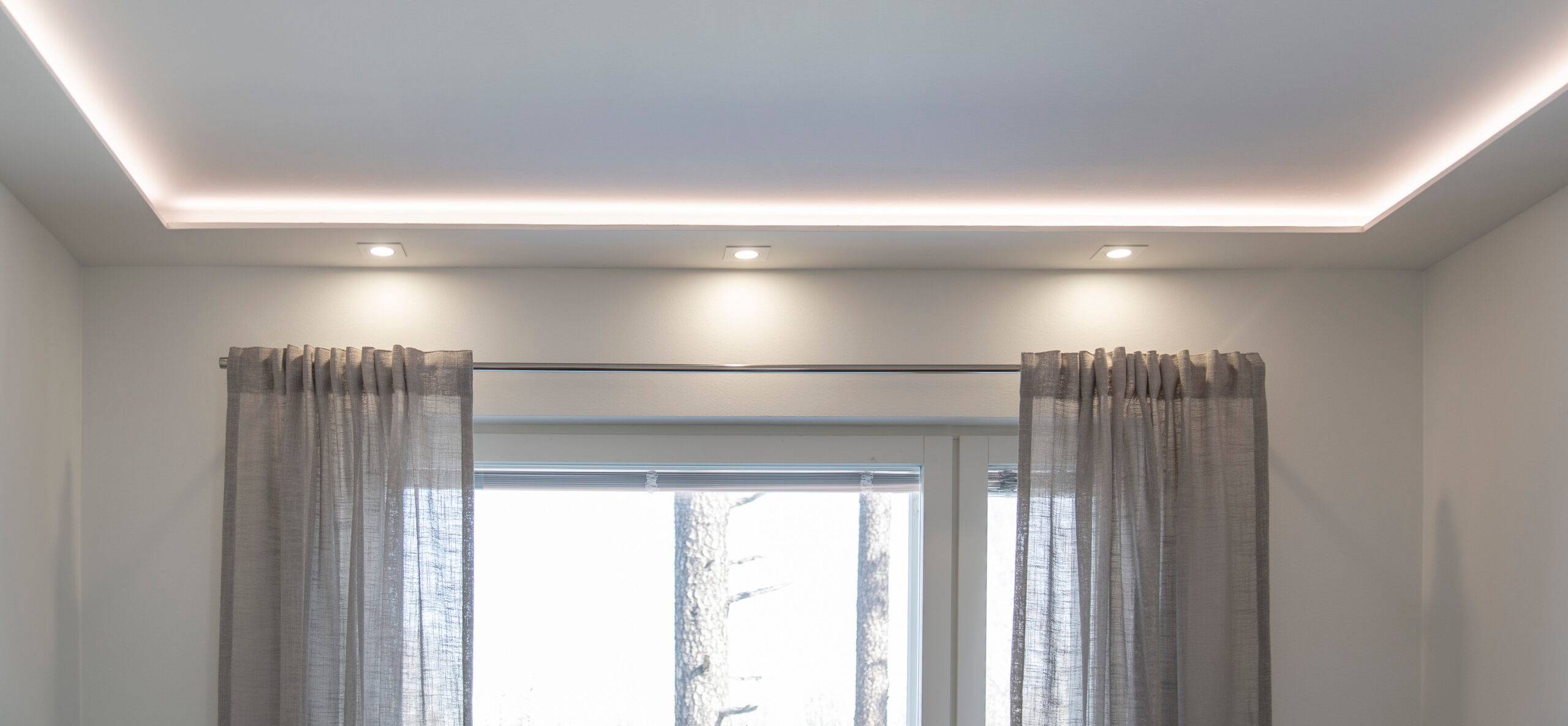 Interior lighting with LED lights has been created with spots to illuminate the workstation and LED strip lighting to indirectly illuminate the room.