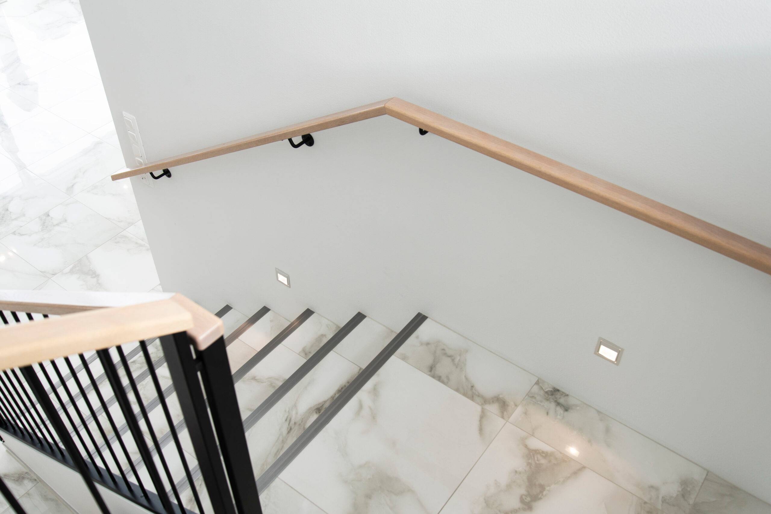 On the lower level of the staircase, LED in-wall lights are used as guide lights.