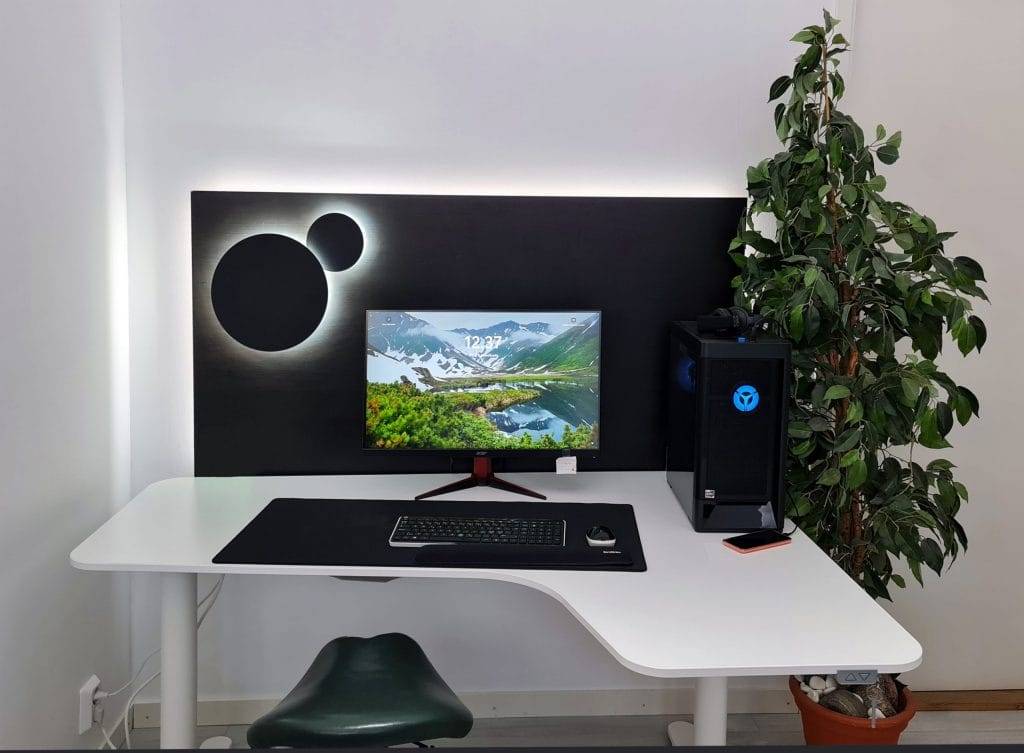 Stylish desk lighting