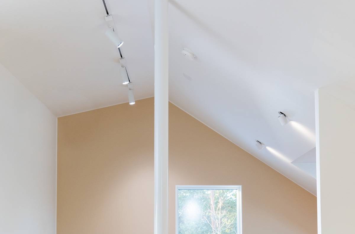 Led track lights in high spaces, directionality and adjustable light beam angle are necessary in high spaces.
