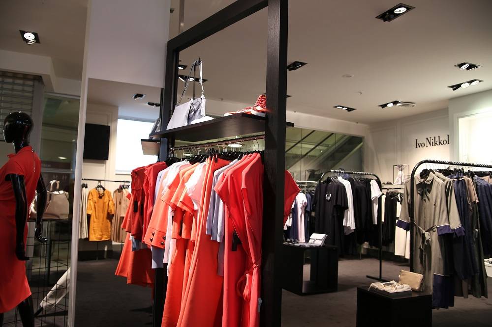 Led lighting in clothing store with high colour rendering