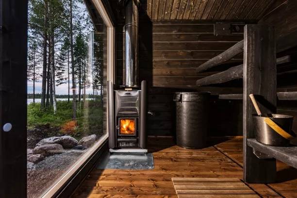 black sauna needs a lot of light, the picture shows a wall-sized window in a black sauna