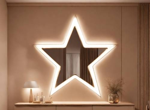 LedStore.fi-verkkokaupan valikoimasta löydät tähtimuotoisen peilin, jossa on tyylikäs LED-taustavalaistus ja joka luo upean ilmeen vaalealle seinälle. Peilin alla oleva senkki on sisustettu lampulla, useilla kauniilla lasipulloilla sekä kuivakukkia sisältävällä maljakolla. Koko tila huokuu lämpöistä ja kodikasta tunnelmaa, jonka voit luoda helposti LedStore.fi:n laadukkaalla LED-valaistuksella.