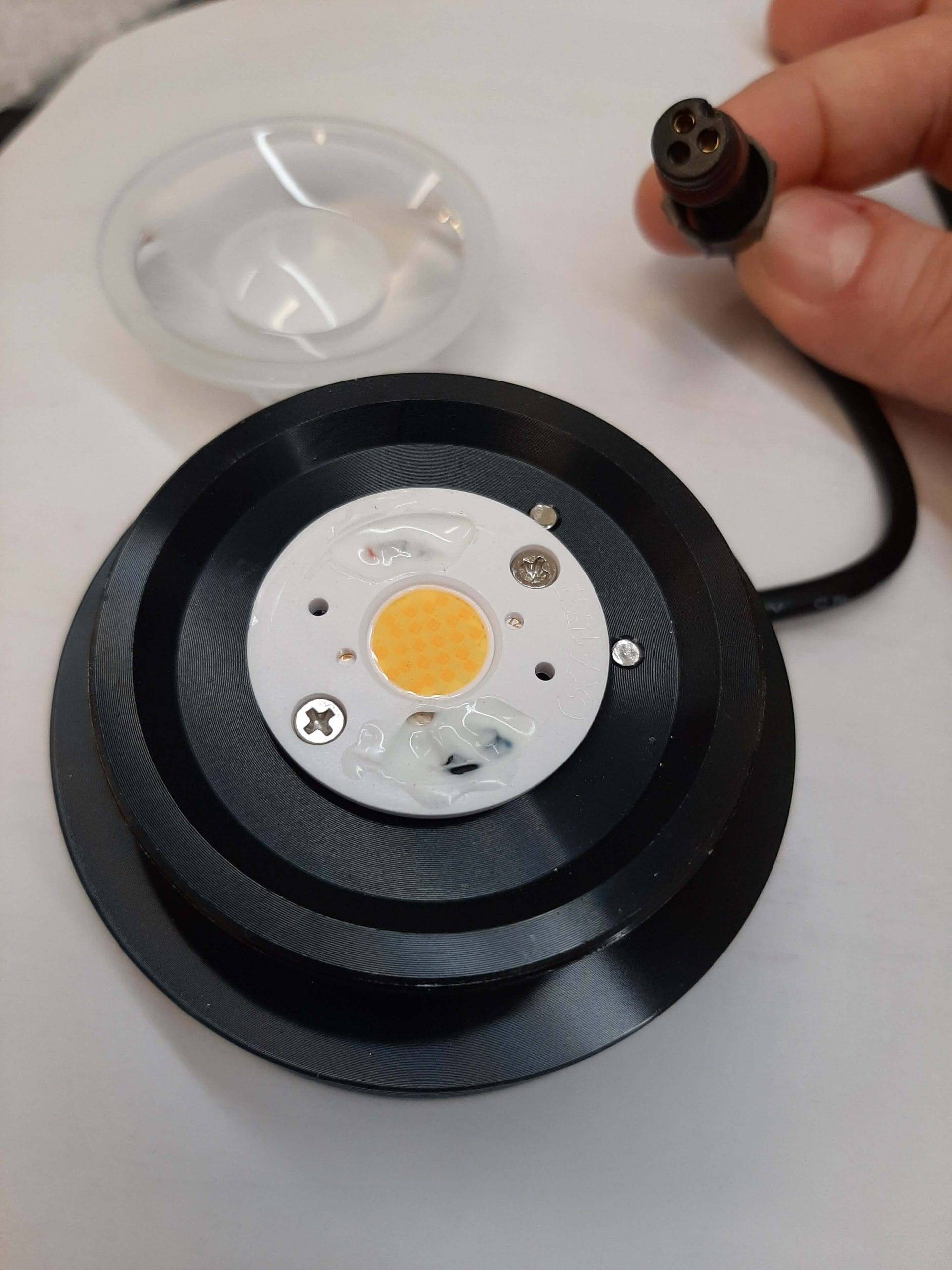 Colour temperature adjustable spotlight with multifunctional led circuit, copyright LedStore.fi
