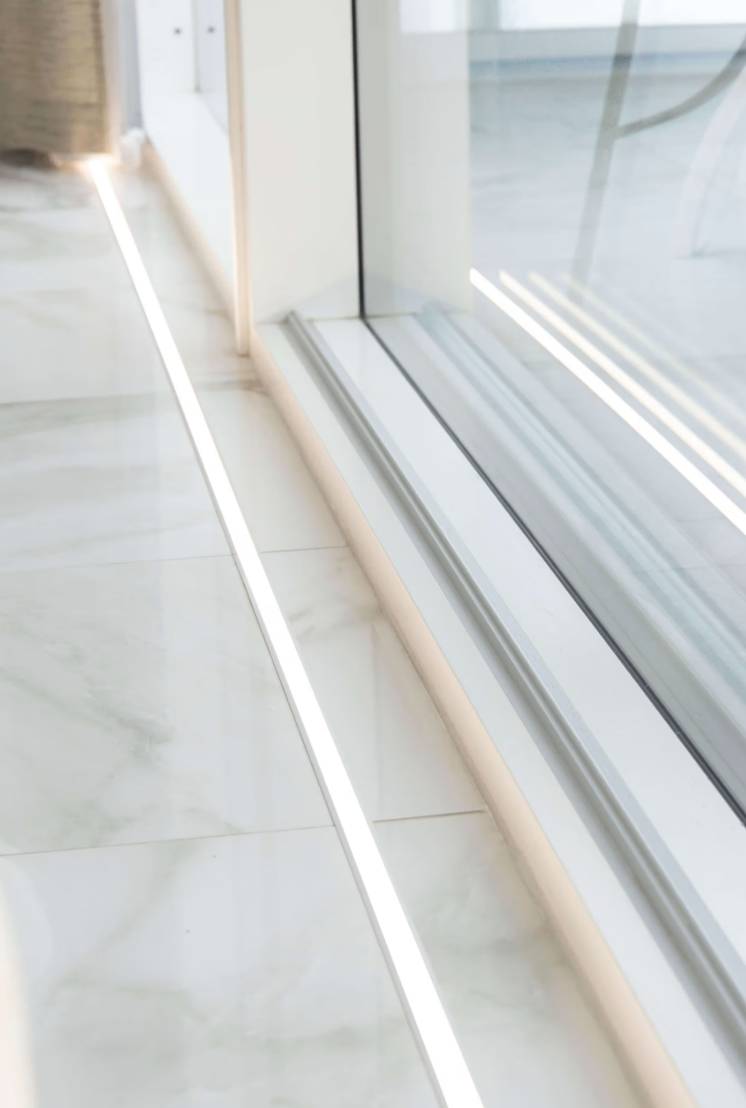 The festive lighting is integrated into the marble floor. The top profile and LED strip are always ready. 