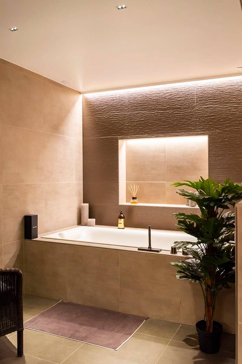 Bathtub lightind with LED strip.
