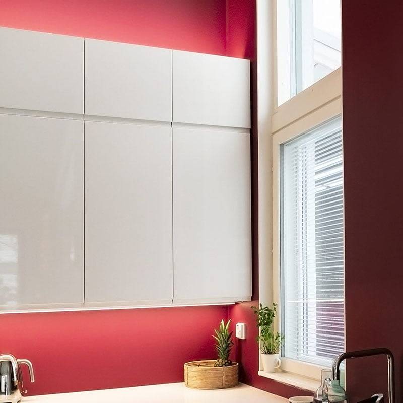 An aluminium strip with an LED strip inside provides efficient light.