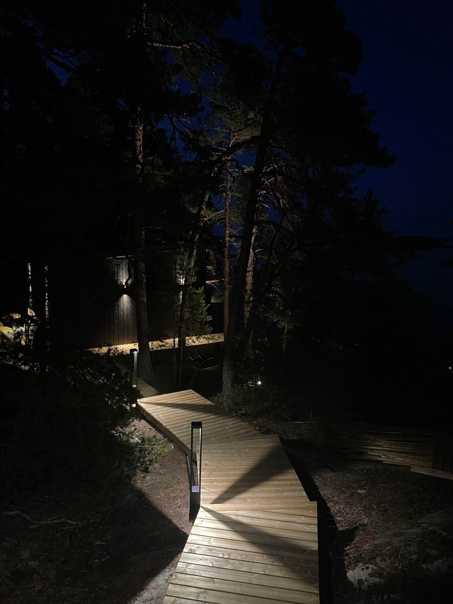 Walkway lighting with FUNK pillar lights.