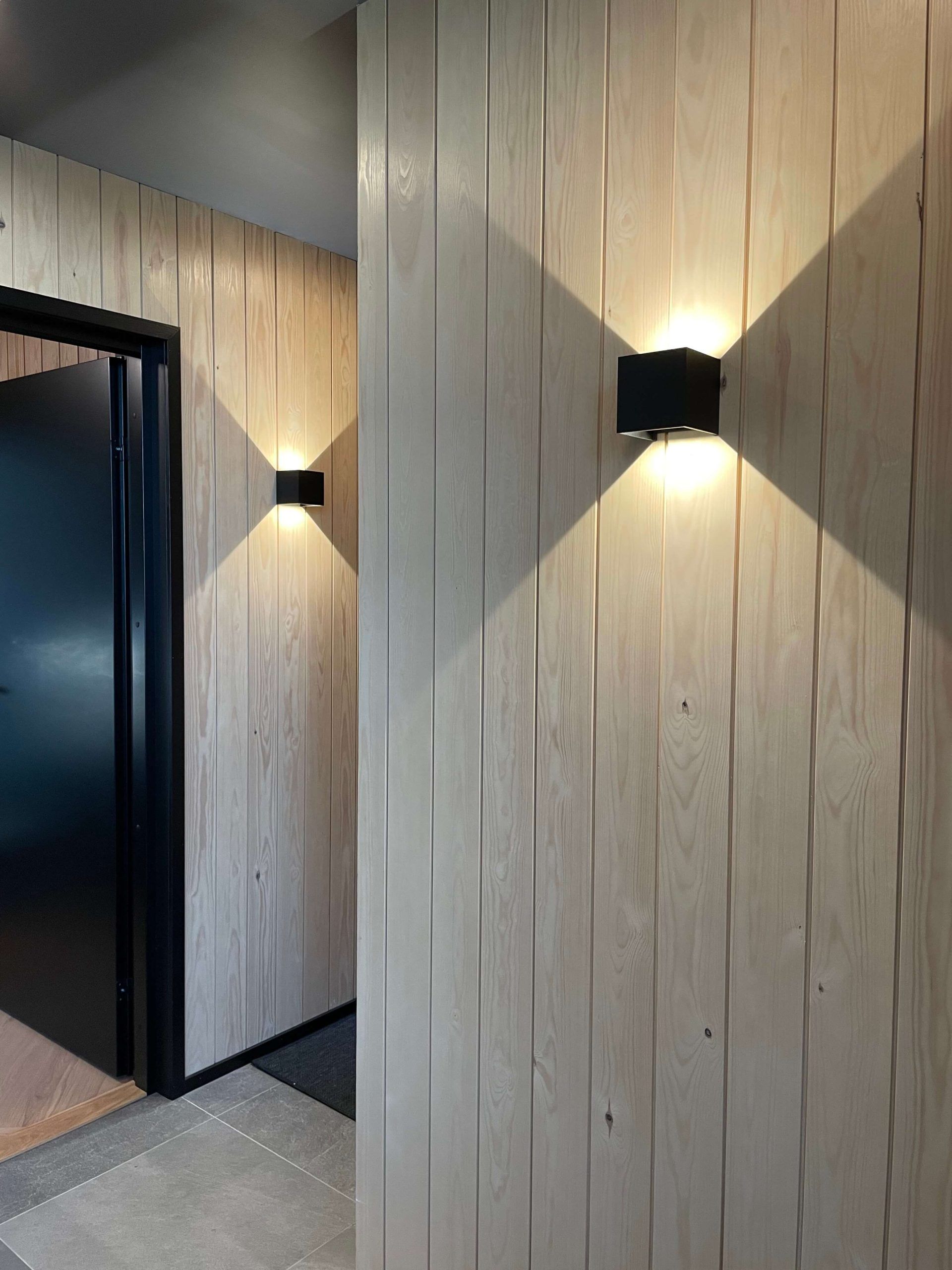 Funk wall lamp in the corridor.