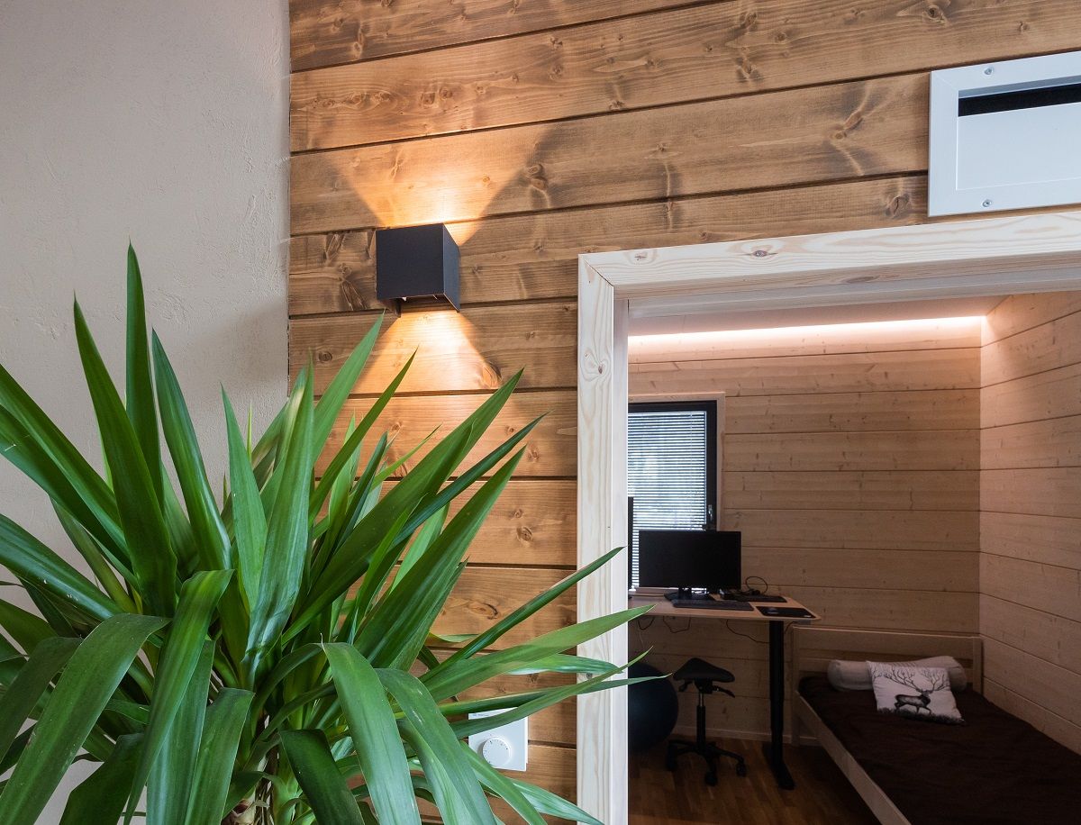 The adjustable light opening angle makes the light pattern asymmetrical if desired.
