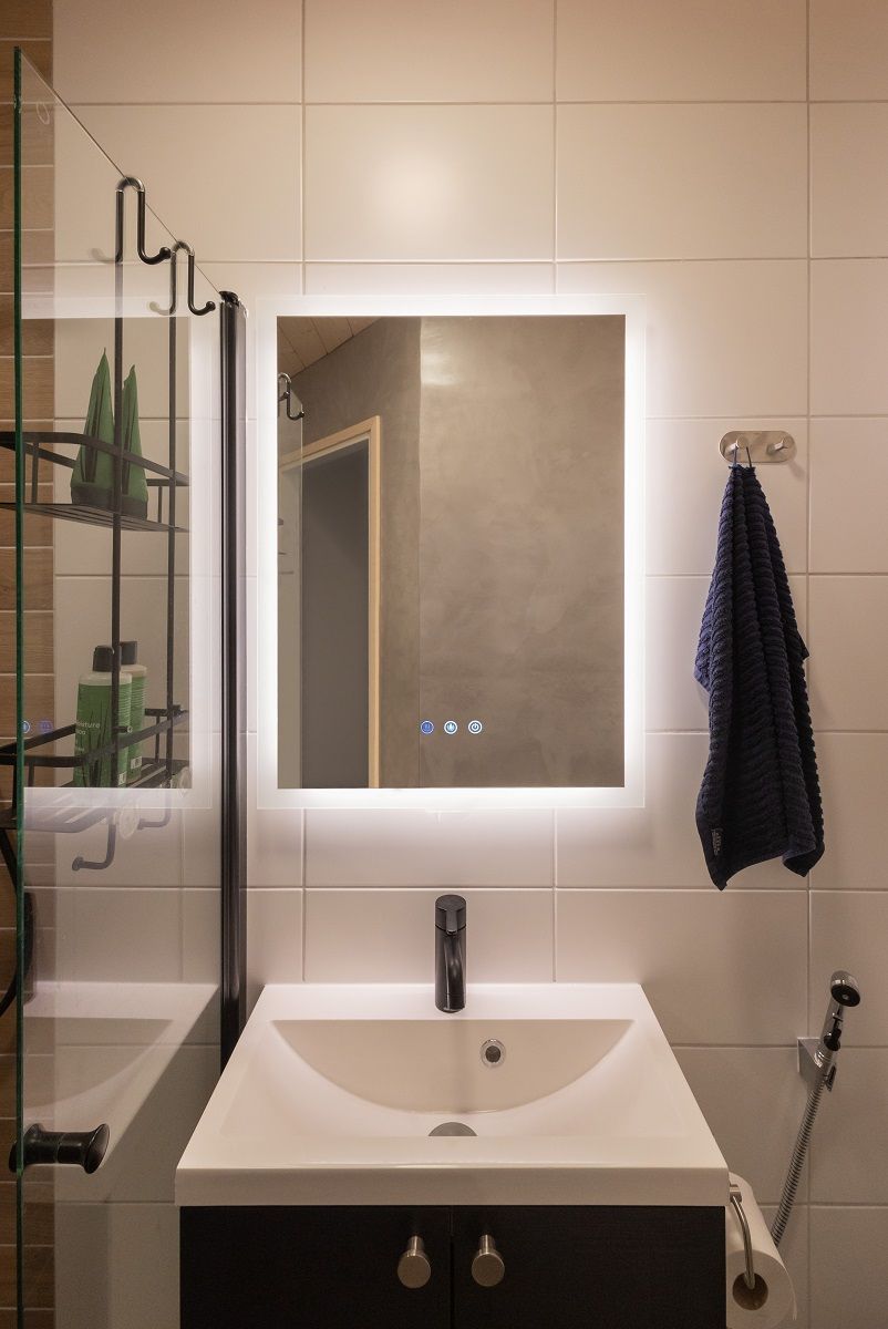 The HALO light mirror allows the colour temperature and brightness of the light to be changed. The mirror also has a defogging feature.