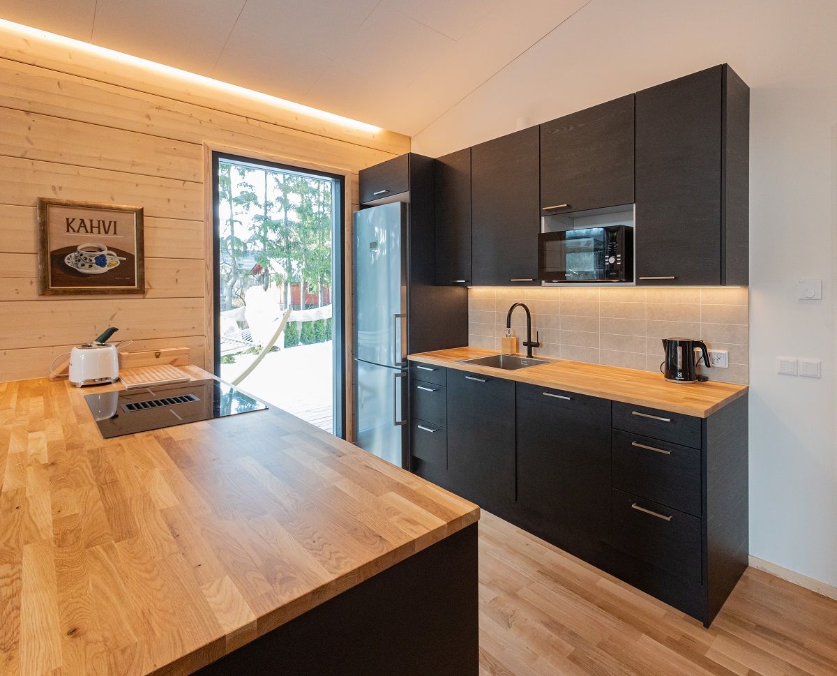 CCT led strip has been used for the kitchen's flat lighting and side lighting.