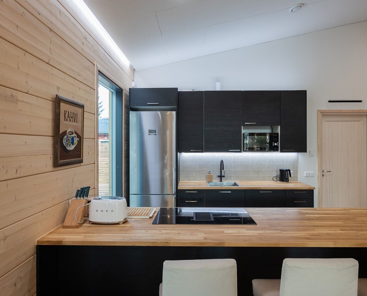 The atmosphere in the kitchen can be changed from cold to warm depending on the time of day.