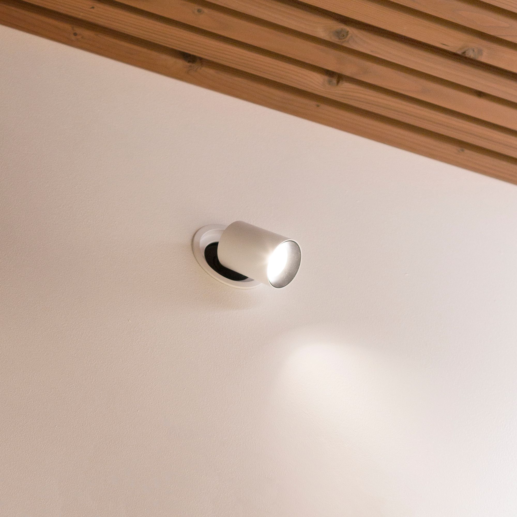 KOLO can be rotated 180 degrees and rotated 360 degrees, making it an excellent accent light. Ledstore.fi