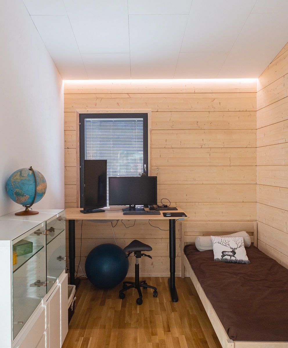 The bedroom lighting used a LED strip installed in the shed.