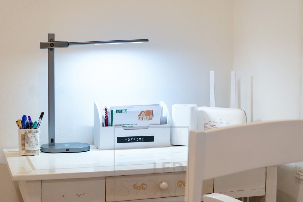 Crane work lamp. Multifunctional work light with wireless charging, USB socket, colour temperature control, dimming and sleep timer. Ledstore.fi