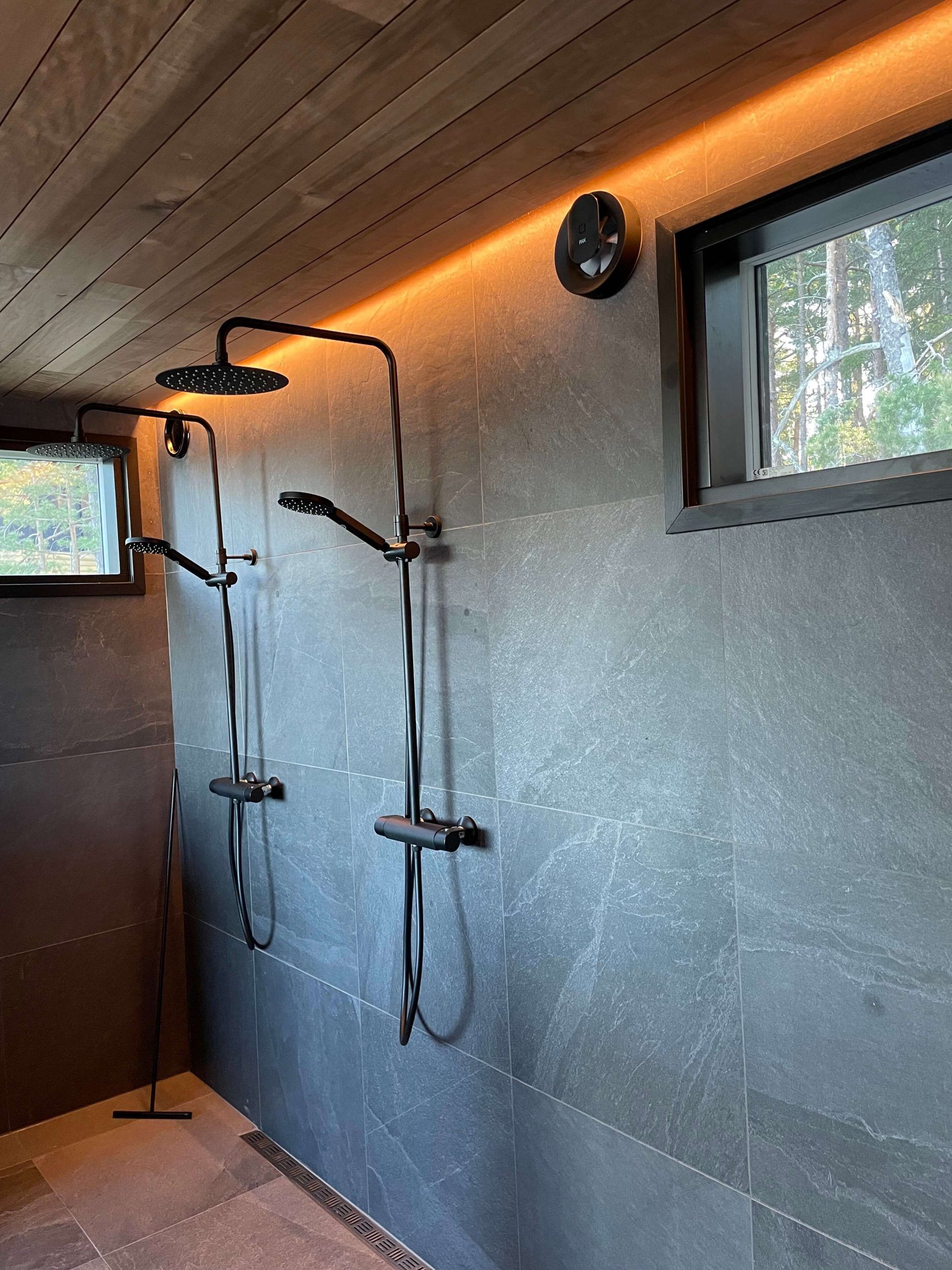 Colour temperature adjustable led ribbon in shower.