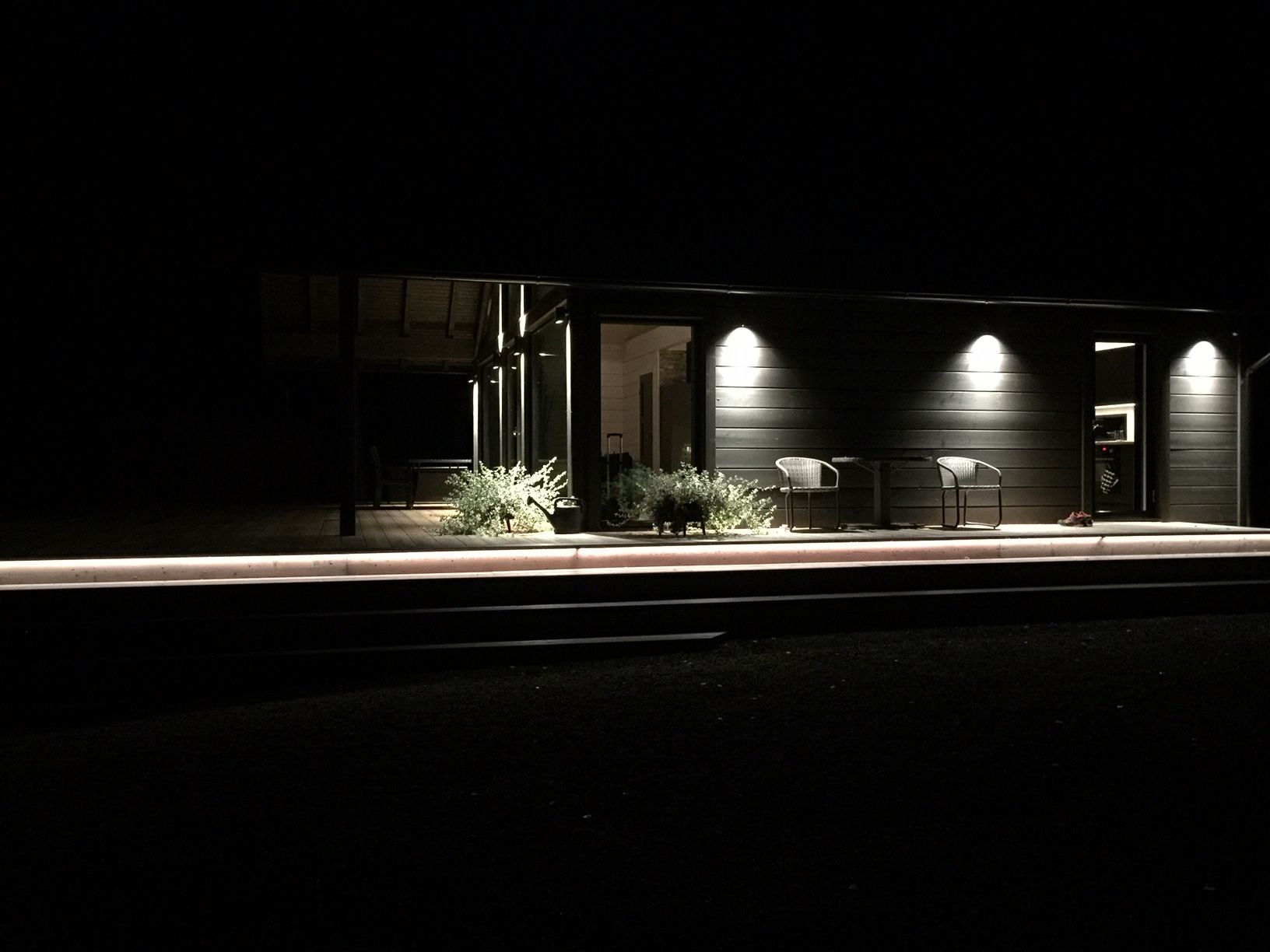 Exterior lighting on the staircase with LED strip lighting, and wall lights illuminating the high façade in two directions. The lower side is illuminated by one-way versions of the same luminaire. Ledstore.fi