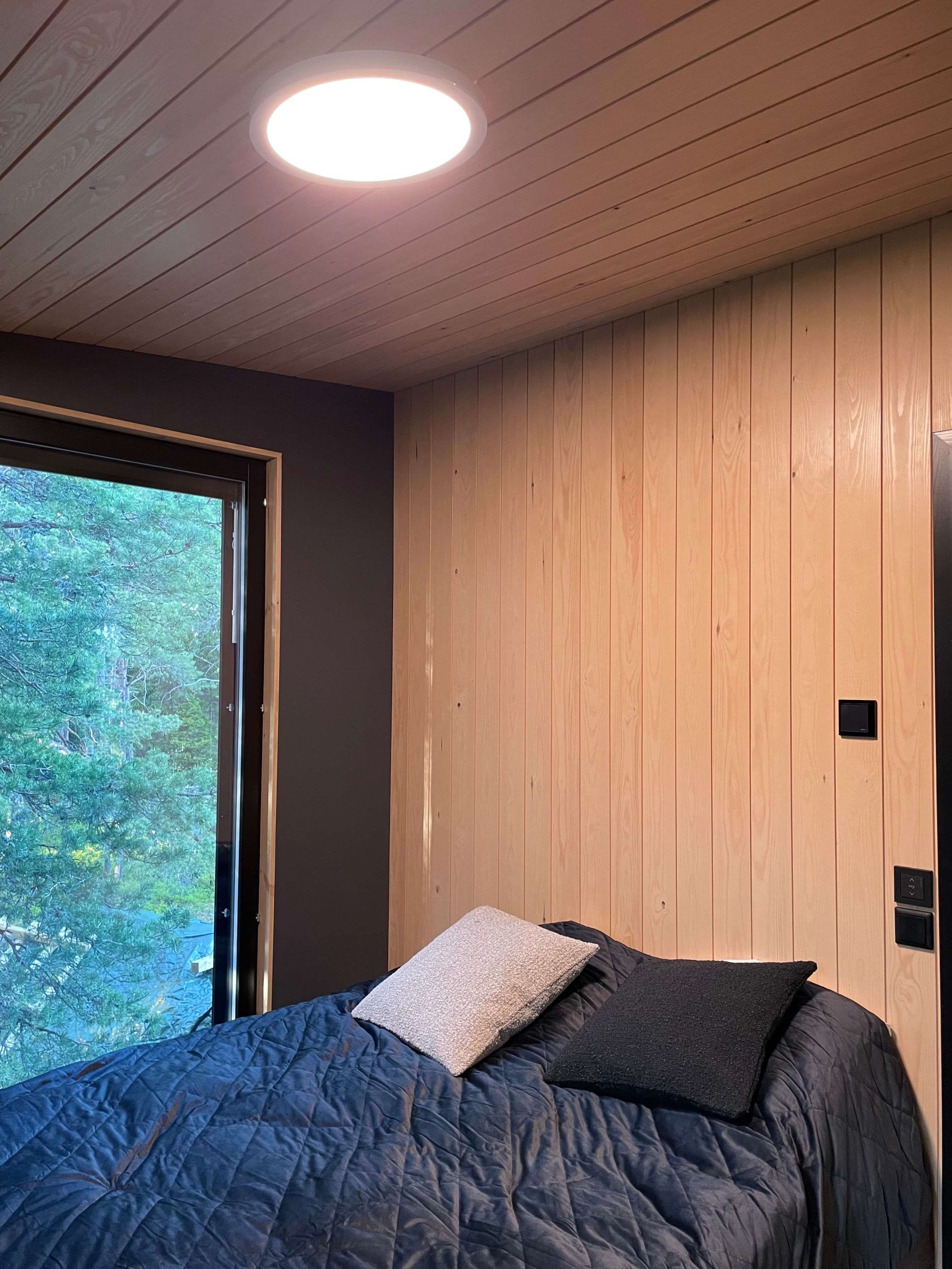 Plafond280 shallow surface mounted general light.