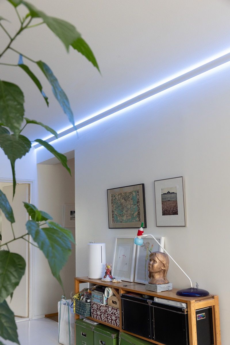 RGB+CCT led strip makes it easy to change the mood.
