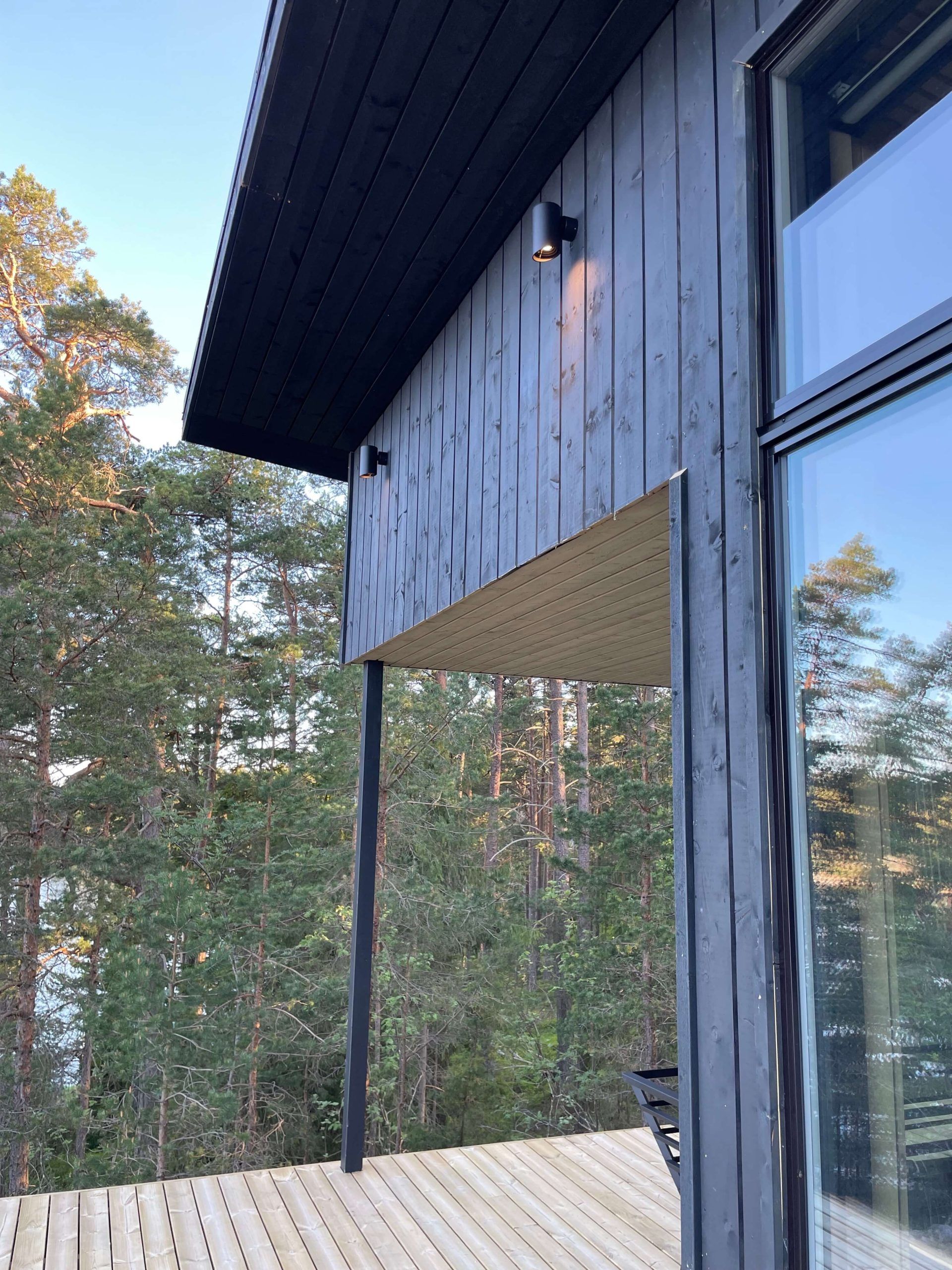 Oblique 1 wall luminaire for facade lighting.